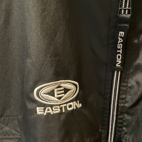 Easton - Vented Front Zip Lined  Windbreaker. - Picture 7 of 8